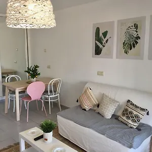 https://luxury-estudio-en-playa-roca-a-primera-linea-del-mar.in-canary-islands.com